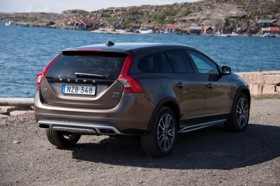  Volvo V60 D4 Cross Country 2015 года  (фото 7 из 19)